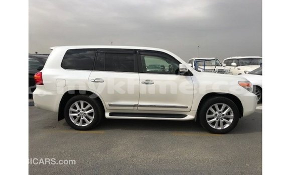Buy Import Toyota Land Cruiser White Car in Import - Dubai in Kampot Province Buy Import Toyota Land Cruiser White Car in Import - Dubai in Kampot Province