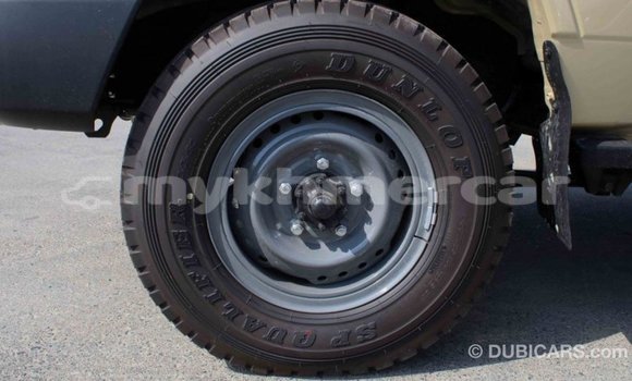 Acheter Import Voiture Toyota Land Cruiser Beige à Import - Dubai, Kampot Province Acheter Import Voiture Toyota Land Cruiser Beige à Import - Dubai, Kampot Province