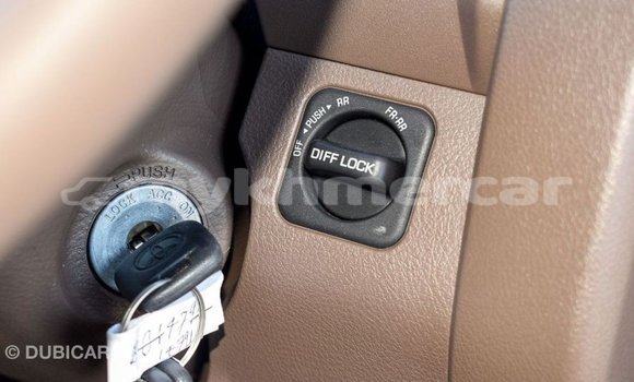 Acheter Import Voiture Toyota Land Cruiser Beige à Import - Dubai, Kampot Province Acheter Import Voiture Toyota Land Cruiser Beige à Import - Dubai, Kampot Province