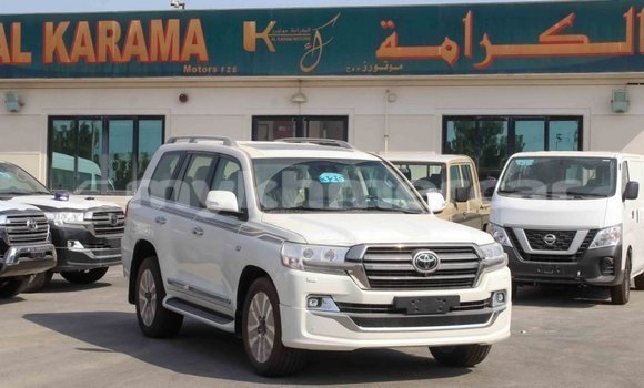 Acheter Import Voiture Toyota Land Cruiser Blanc à Import - Dubai, Kampot Province Acheter Import Voiture Toyota Land Cruiser Blanc à Import - Dubai, Kampot Province