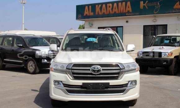Acheter Import Voiture Toyota Land Cruiser Blanc à Import - Dubai, Kampot Province Acheter Import Voiture Toyota Land Cruiser Blanc à Import - Dubai, Kampot Province