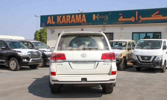 Acheter Import Voiture Toyota Land Cruiser Blanc à Import - Dubai, Kampot Province Acheter Import Voiture Toyota Land Cruiser Blanc à Import - Dubai, Kampot Province