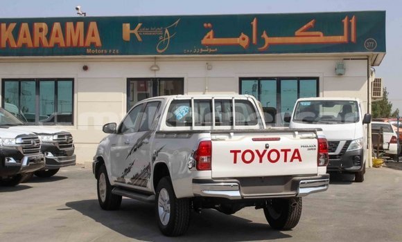 Acheter Import Voiture Toyota Hilux Blanc à Import - Dubai, Kampot Province Acheter Import Voiture Toyota Hilux Blanc à Import - Dubai, Kampot Province