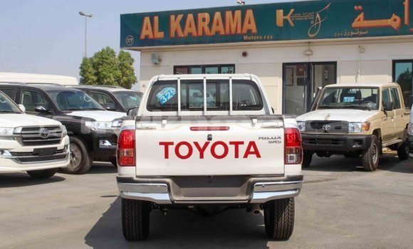 Acheter Import Voiture Toyota Hilux Blanc à Import - Dubai, Kampot Province Acheter Import Voiture Toyota Hilux Blanc à Import - Dubai, Kampot Province