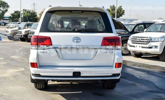 Buy Import Toyota Land Cruiser White Car in Import - Dubai in Kampot Province Buy Import Toyota Land Cruiser White Car in Import - Dubai in Kampot Province
