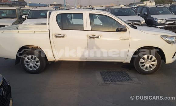 Acheter Import Voiture Toyota Hilux Blanc à Import - Dubai, Kampot Province Acheter Import Voiture Toyota Hilux Blanc à Import - Dubai, Kampot Province