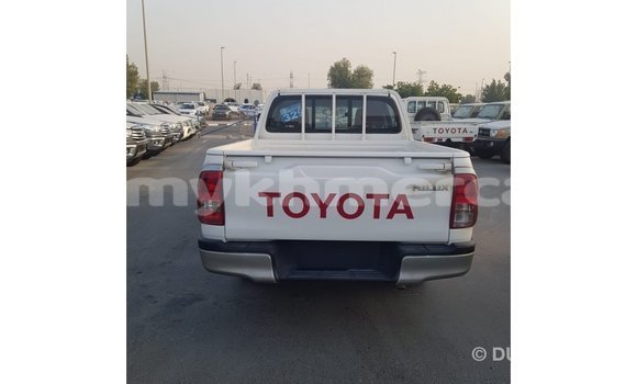 Acheter Import Voiture Toyota Hilux Blanc à Import - Dubai, Kampot Province Acheter Import Voiture Toyota Hilux Blanc à Import - Dubai, Kampot Province