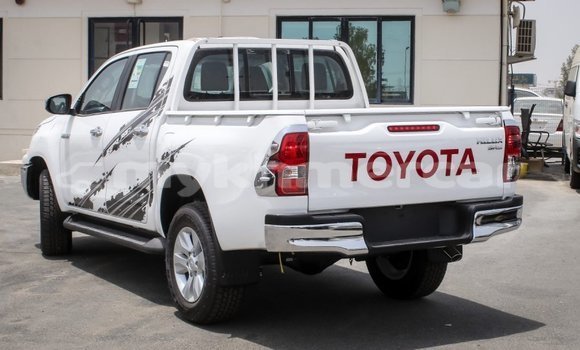 Acheter Import Voiture Toyota Hilux Blanc à Import - Dubai, Kampot Province Acheter Import Voiture Toyota Hilux Blanc à Import - Dubai, Kampot Province