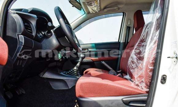 Acheter Import Voiture Toyota Hilux Blanc à Import - Dubai, Kampot Province Acheter Import Voiture Toyota Hilux Blanc à Import - Dubai, Kampot Province