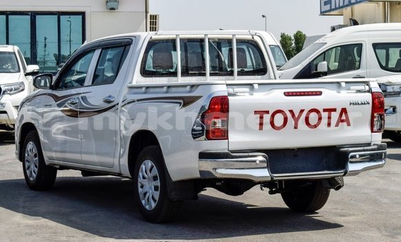Acheter Import Voiture Toyota Hilux Blanc à Import - Dubai, Kampot Province Acheter Import Voiture Toyota Hilux Blanc à Import - Dubai, Kampot Province