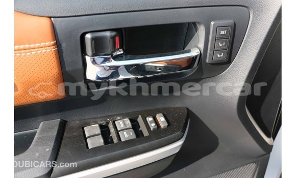 Acheter Import Voiture Toyota Tundra Blanc à Import - Dubai, Kampot Province Acheter Import Voiture Toyota Tundra Blanc à Import - Dubai, Kampot Province