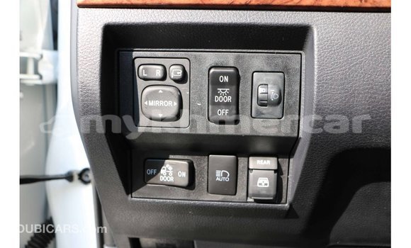 Acheter Import Voiture Toyota Tundra Blanc à Import - Dubai, Kampot Province Acheter Import Voiture Toyota Tundra Blanc à Import - Dubai, Kampot Province