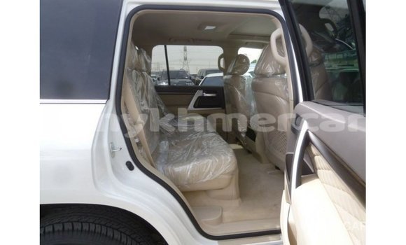 ទិញ នាំចូល Toyota Land Cruiser White ឡាន} ក្នុង Import - Dubai ក្នុង Kampot Province ទិញ នាំចូល Toyota Land Cruiser White ឡាន} ក្នុង Import - Dubai ក្នុង Kampot Province
