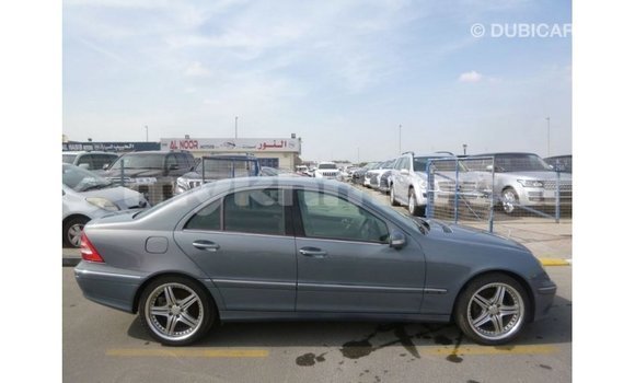 Acheter Import Voiture Mercedes-Benz 190 (W201) Bleu à Import - Dubai, Kampot Province Acheter Import Voiture Mercedes-Benz 190 (W201) Bleu à Import - Dubai, Kampot Province
