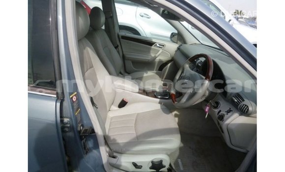 Acheter Import Voiture Mercedes-Benz 190 (W201) Bleu à Import - Dubai, Kampot Province Acheter Import Voiture Mercedes-Benz 190 (W201) Bleu à Import - Dubai, Kampot Province