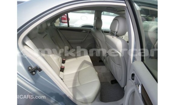 Acheter Import Voiture Mercedes-Benz 190 (W201) Bleu à Import - Dubai, Kampot Province Acheter Import Voiture Mercedes-Benz 190 (W201) Bleu à Import - Dubai, Kampot Province