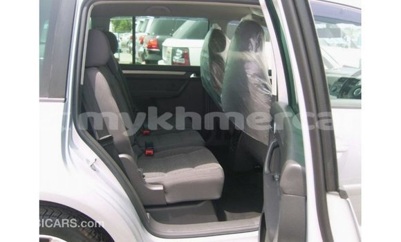 Buy Import Volkswagen Touran Other Car in Import - Dubai in Kampot Province Buy Import Volkswagen Touran Other Car in Import - Dubai in Kampot Province