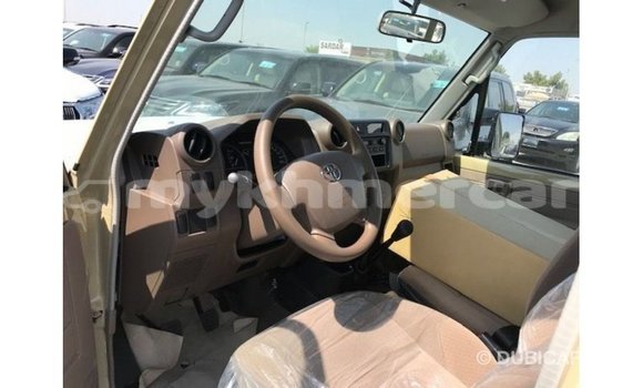 Acheter Import Voiture Toyota Land Cruiser Beige à Import - Dubai, Kampot Province Acheter Import Voiture Toyota Land Cruiser Beige à Import - Dubai, Kampot Province