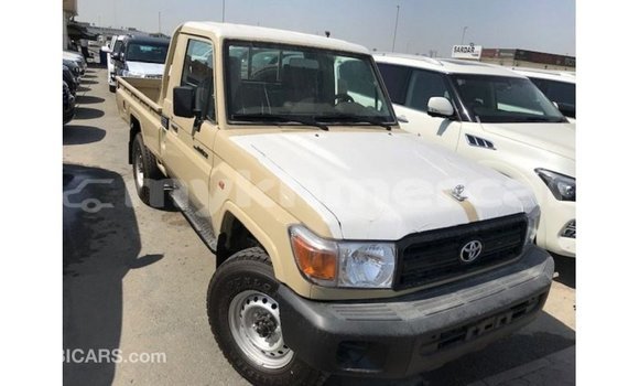 Acheter Import Voiture Toyota Land Cruiser Beige à Import - Dubai, Kampot Province Acheter Import Voiture Toyota Land Cruiser Beige à Import - Dubai, Kampot Province