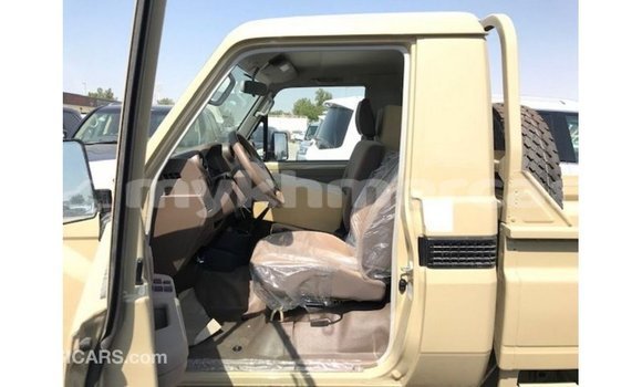 Acheter Import Voiture Toyota Land Cruiser Beige à Import - Dubai, Kampot Province Acheter Import Voiture Toyota Land Cruiser Beige à Import - Dubai, Kampot Province