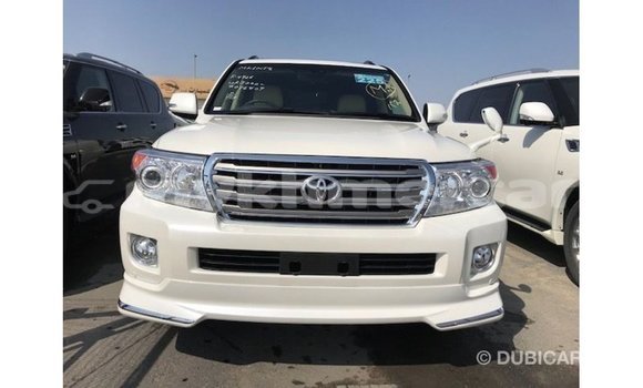Acheter Import Voiture Toyota Land Cruiser Blanc à Import - Dubai, Kampot Province Acheter Import Voiture Toyota Land Cruiser Blanc à Import - Dubai, Kampot Province