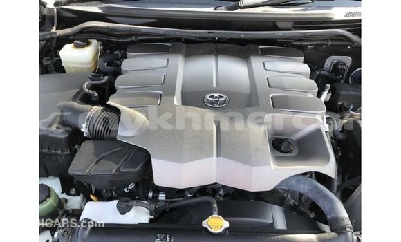 Acheter Import Voiture Toyota Land Cruiser Blanc à Import - Dubai, Kampot Province Acheter Import Voiture Toyota Land Cruiser Blanc à Import - Dubai, Kampot Province