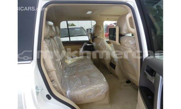 Acheter Import Voiture Toyota Land Cruiser Blanc à Import - Dubai, Kampot Province Acheter Import Voiture Toyota Land Cruiser Blanc à Import - Dubai, Kampot Province