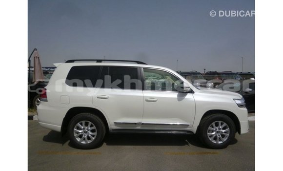 Acheter Import Voiture Toyota Land Cruiser Blanc à Import - Dubai, Kampot Province Acheter Import Voiture Toyota Land Cruiser Blanc à Import - Dubai, Kampot Province