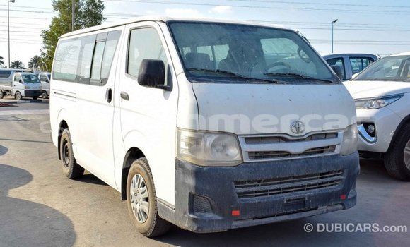 Acheter Import Voiture Toyota Hiace Blanc à Import - Dubai, Kampot Province Acheter Import Voiture Toyota Hiace Blanc à Import - Dubai, Kampot Province