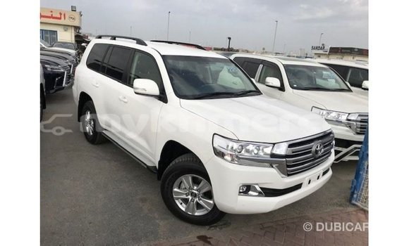 Acheter Import Voiture Toyota Land Cruiser Blanc à Import - Dubai, Kampot Province Acheter Import Voiture Toyota Land Cruiser Blanc à Import - Dubai, Kampot Province