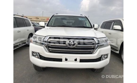 Acheter Import Voiture Toyota Land Cruiser Blanc à Import - Dubai, Kampot Province Acheter Import Voiture Toyota Land Cruiser Blanc à Import - Dubai, Kampot Province