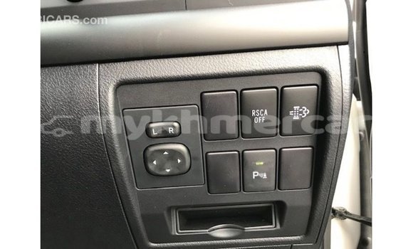 Acheter Import Voiture Toyota Land Cruiser Blanc à Import - Dubai, Kampot Province Acheter Import Voiture Toyota Land Cruiser Blanc à Import - Dubai, Kampot Province