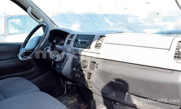 Acheter Import Voiture Toyota Hiace Blanc à Import - Dubai, Kampot Province Acheter Import Voiture Toyota Hiace Blanc à Import - Dubai, Kampot Province