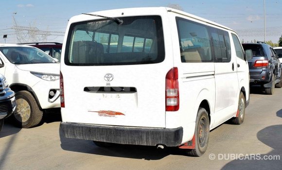 Acheter Import Voiture Toyota Hiace Blanc à Import - Dubai, Kampot Province Acheter Import Voiture Toyota Hiace Blanc à Import - Dubai, Kampot Province