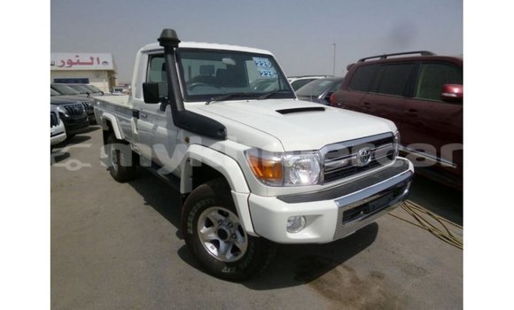 Acheter Import Voiture Toyota Land Cruiser Blanc à Import - Dubai, Kampot Province Acheter Import Voiture Toyota Land Cruiser Blanc à Import - Dubai, Kampot Province