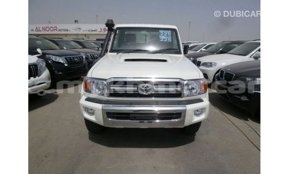 Acheter Import Voiture Toyota Land Cruiser Blanc à Import - Dubai, Kampot Province Acheter Import Voiture Toyota Land Cruiser Blanc à Import - Dubai, Kampot Province
