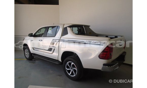 Acheter Import Voiture Toyota Hilux Blanc à Import - Dubai, Kampot Province Acheter Import Voiture Toyota Hilux Blanc à Import - Dubai, Kampot Province