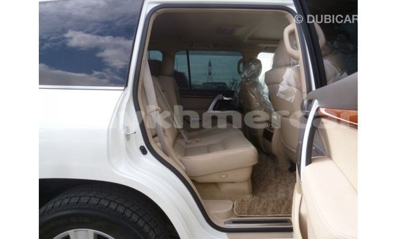 Acheter Import Voiture Toyota Land Cruiser Blanc à Import - Dubai, Kampot Province Acheter Import Voiture Toyota Land Cruiser Blanc à Import - Dubai, Kampot Province