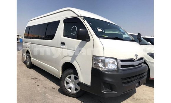 Acheter Import Voiture Toyota Hiace Blanc à Import - Dubai, Kampot Province Acheter Import Voiture Toyota Hiace Blanc à Import - Dubai, Kampot Province