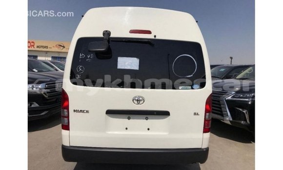 Acheter Import Voiture Toyota Hiace Blanc à Import - Dubai, Kampot Province Acheter Import Voiture Toyota Hiace Blanc à Import - Dubai, Kampot Province