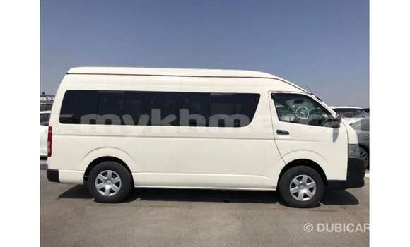 Acheter Import Voiture Toyota Hiace Blanc à Import - Dubai, Kampot Province Acheter Import Voiture Toyota Hiace Blanc à Import - Dubai, Kampot Province