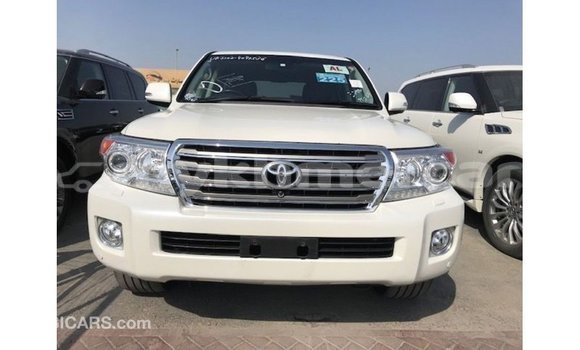 Acheter Import Voiture Toyota Land Cruiser Blanc à Import - Dubai, Kampot Province Acheter Import Voiture Toyota Land Cruiser Blanc à Import - Dubai, Kampot Province