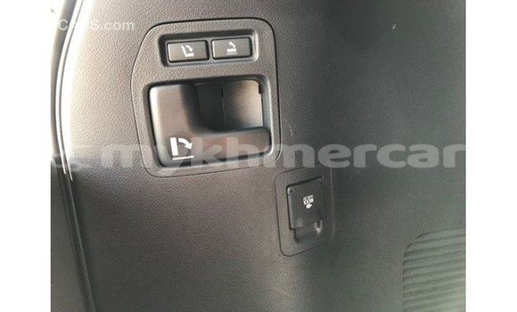 Acheter Import Voiture Toyota Land Cruiser Blanc à Import - Dubai, Kampot Province Acheter Import Voiture Toyota Land Cruiser Blanc à Import - Dubai, Kampot Province