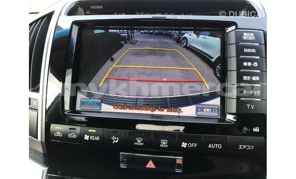 Acheter Import Voiture Toyota Land Cruiser Blanc à Import - Dubai, Kampot Province Acheter Import Voiture Toyota Land Cruiser Blanc à Import - Dubai, Kampot Province