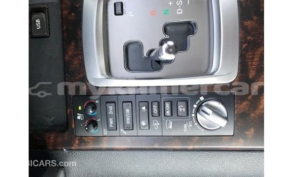 Acheter Import Voiture Toyota Land Cruiser Blanc à Import - Dubai, Kampot Province Acheter Import Voiture Toyota Land Cruiser Blanc à Import - Dubai, Kampot Province