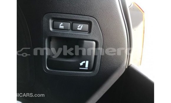 Acheter Import Voiture Toyota Land Cruiser Blanc à Import - Dubai, Kampot Province Acheter Import Voiture Toyota Land Cruiser Blanc à Import - Dubai, Kampot Province