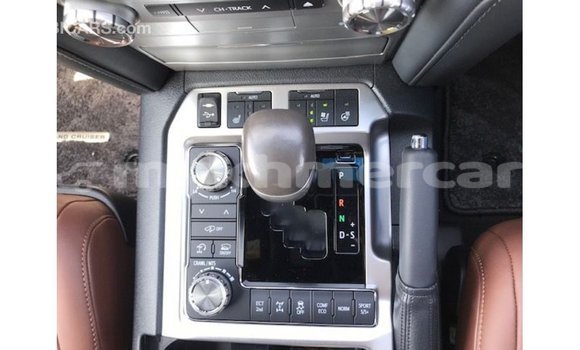 Acheter Import Voiture Toyota Land Cruiser Blanc à Import - Dubai, Kampot Province Acheter Import Voiture Toyota Land Cruiser Blanc à Import - Dubai, Kampot Province