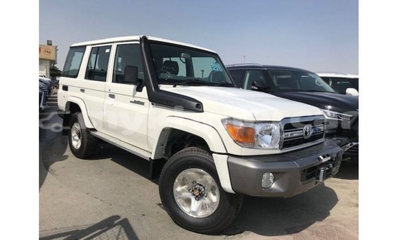 Acheter Import Voiture Toyota Land Cruiser Blanc à Import - Dubai, Kampot Province Acheter Import Voiture Toyota Land Cruiser Blanc à Import - Dubai, Kampot Province