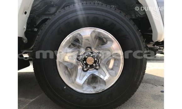 Acheter Import Voiture Toyota Land Cruiser Blanc à Import - Dubai, Kampot Province Acheter Import Voiture Toyota Land Cruiser Blanc à Import - Dubai, Kampot Province