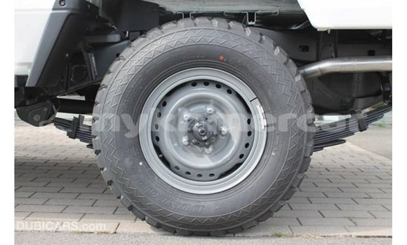 Acheter Import Voiture Toyota Land Cruiser Blanc à Import - Dubai, Kampot Province Acheter Import Voiture Toyota Land Cruiser Blanc à Import - Dubai, Kampot Province